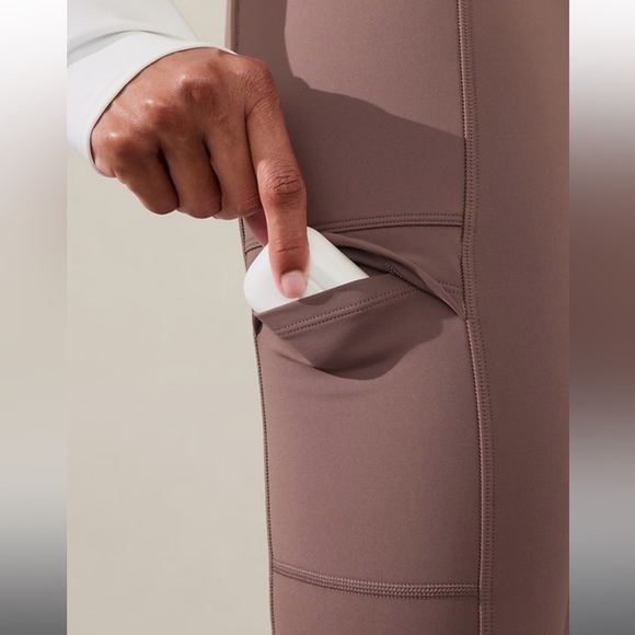NWT Athleta Rainier Cargo Tight Fleece Lined Leggings in Smoky Rose Pink Sz M - Picture 5 of 10